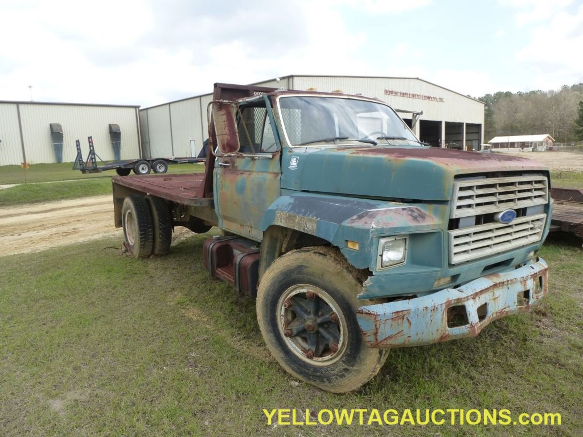 1986 Ford F60|VIN #1FDNF60H8GVA38405; Bed: 12' x 90"; *Doesn't Run; *Can't Open Door or Hood; Not - Image 2 of 20