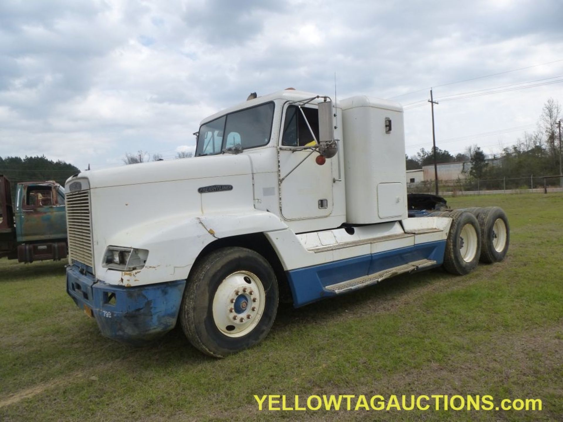 1989 Freightliner FLD 120 Truck Tractor|VIN #1FUYDCYBXKP338622;|Titled, Non-Taxable||Tag: 849