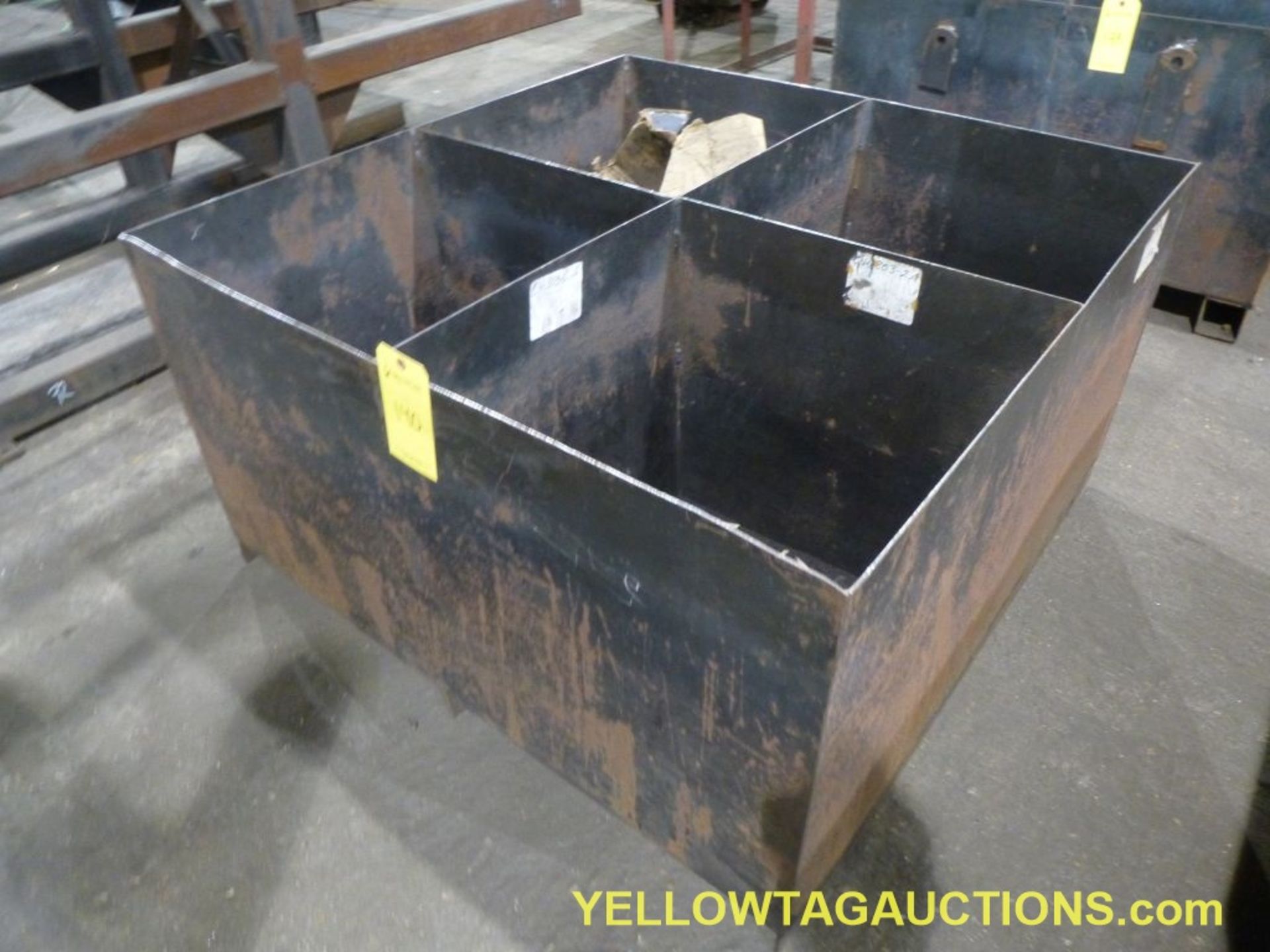Lot of (1) 4-Section Parts Bin|Tag: 140