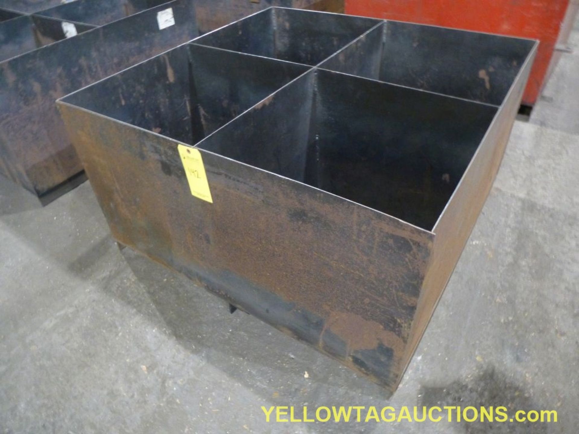 Lot of (1) 4-Section Parts Bin|Tag: 142