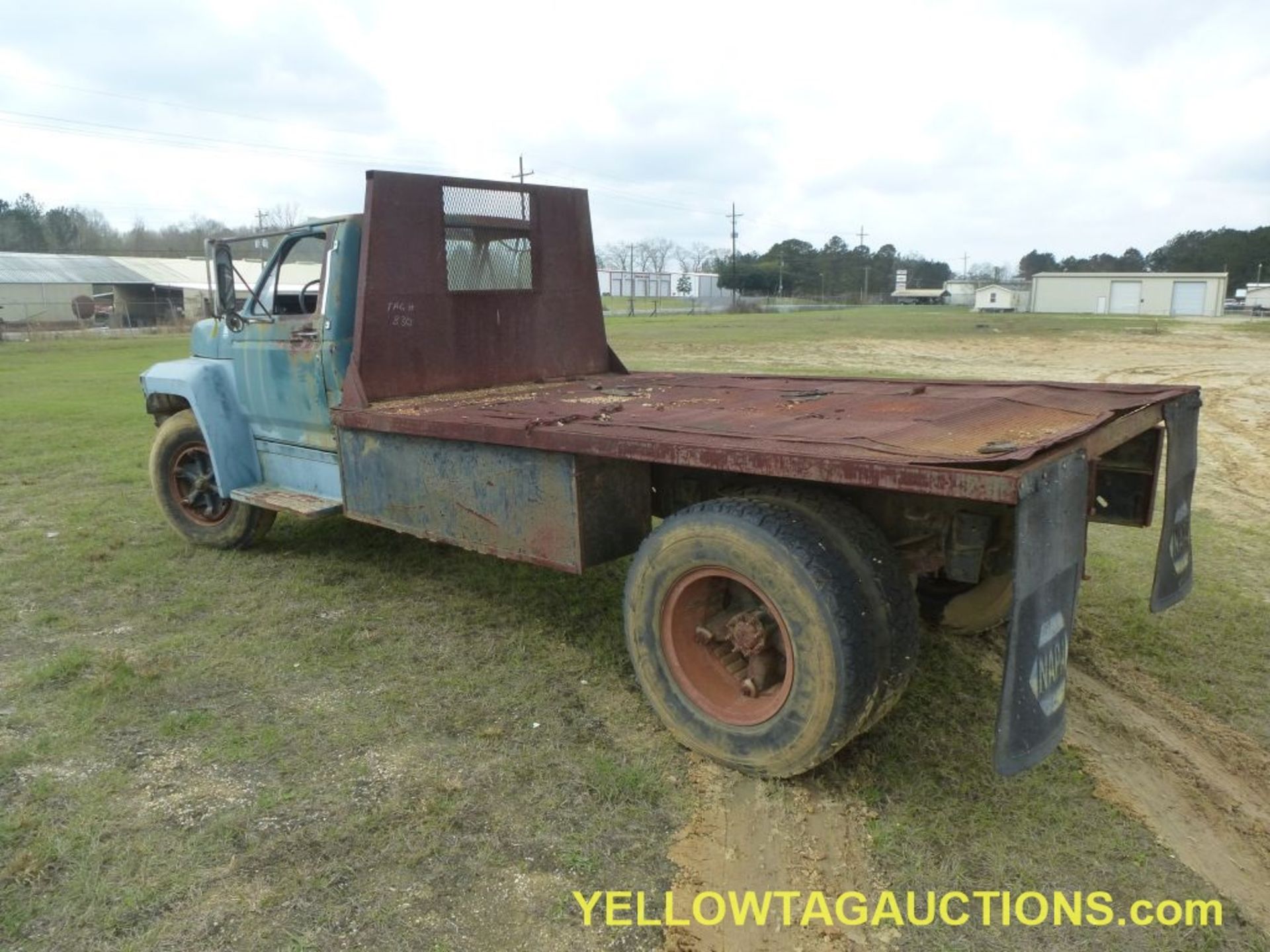 1986 Ford F60|VIN #1FDNF60H8GVA38405; Bed: 12' x 90"; *Doesn't Run; *Can't Open Door or Hood; Not - Image 4 of 20