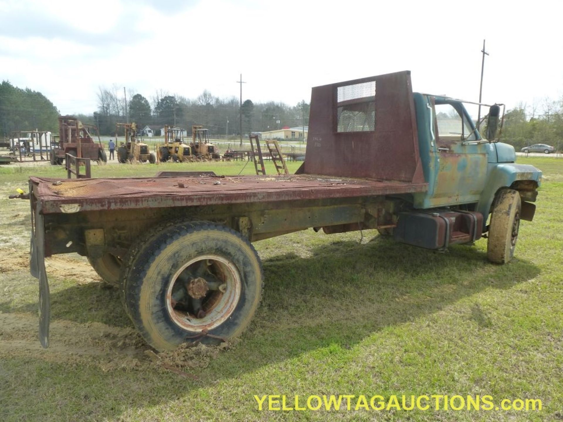 1986 Ford F60|VIN #1FDNF60H8GVA38405; Bed: 12' x 90"; *Doesn't Run; *Can't Open Door or Hood; Not - Image 6 of 20