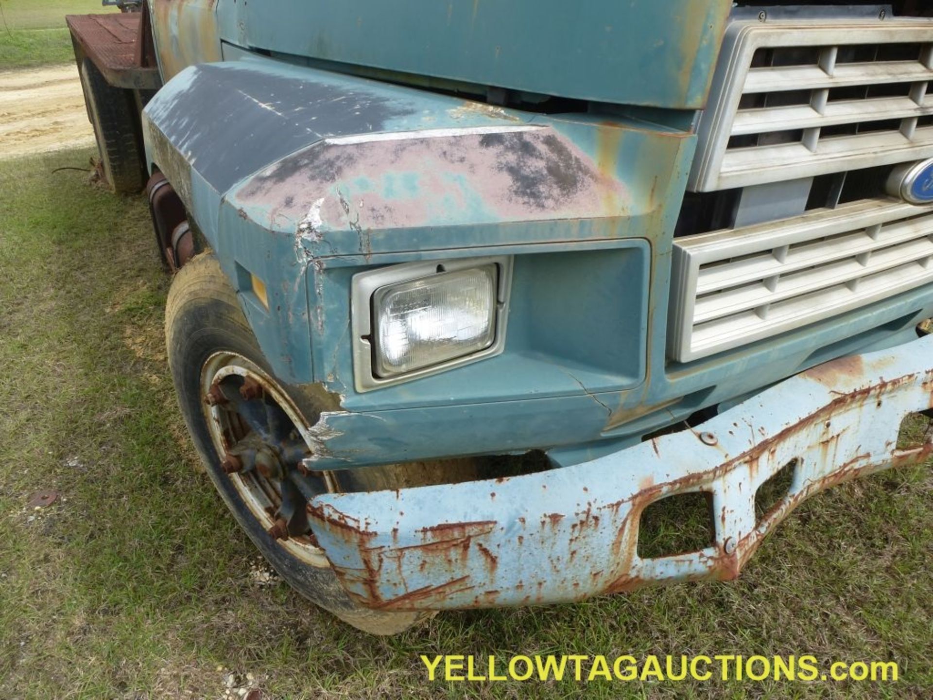 1986 Ford F60|VIN #1FDNF60H8GVA38405; Bed: 12' x 90"; *Doesn't Run; *Can't Open Door or Hood; Not - Image 12 of 20