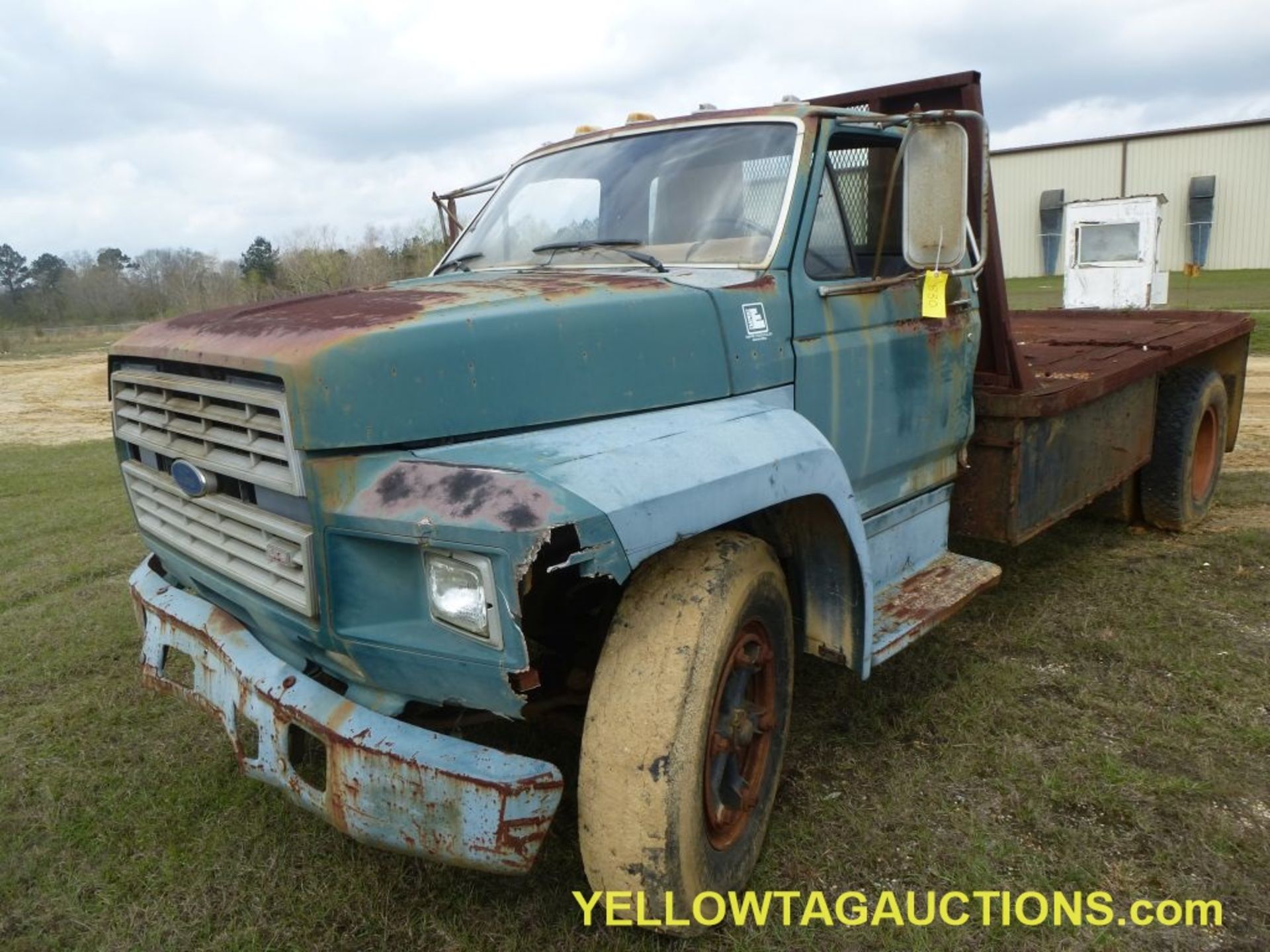 1986 Ford F60|VIN #1FDNF60H8GVA38405; Bed: 12' x 90"; *Doesn't Run; *Can't Open Door or Hood; Not - Image 13 of 20