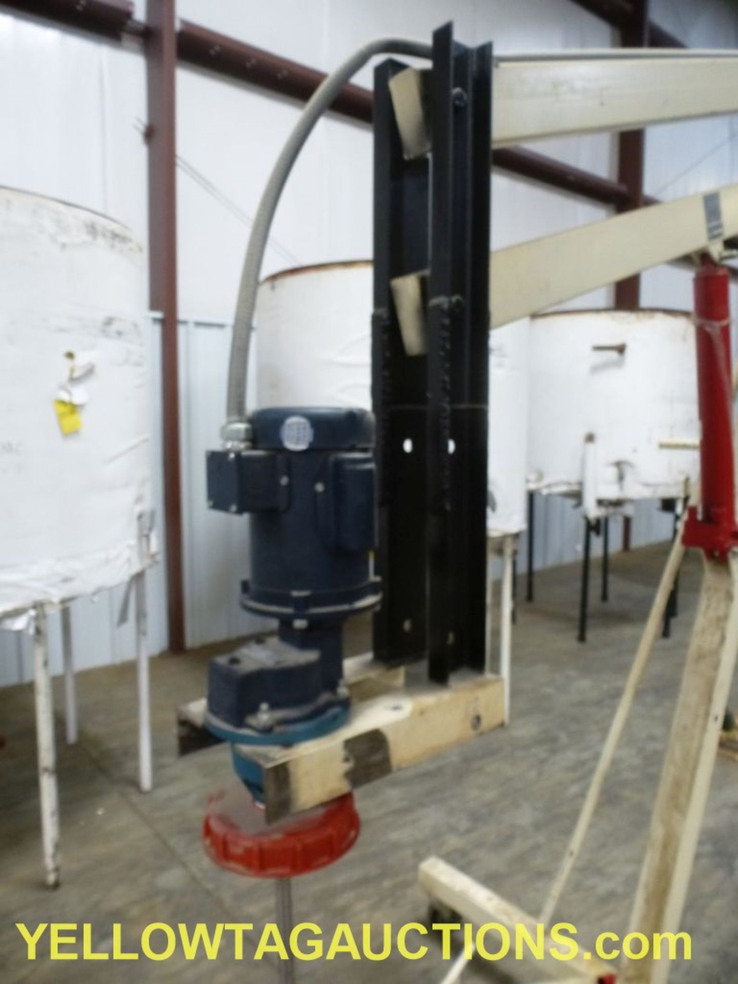 Fadmix Inc. Hydraulic Lift with Agitator for Plastic Totes|2 HP; 208-230V; 1-Phase|Lot Loading - Image 3 of 15
