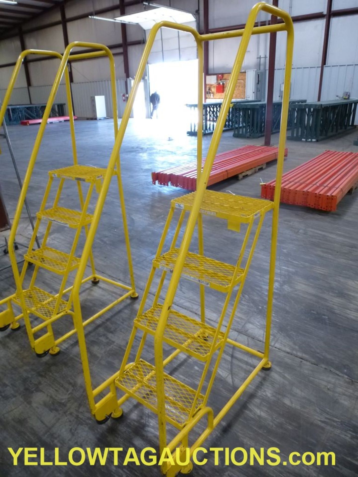 Cotterman Rolling 4-Step Ladder|16" x 48"; 450 lbs Max|Lot Loading Fee: $5.00 - Image 2 of 3