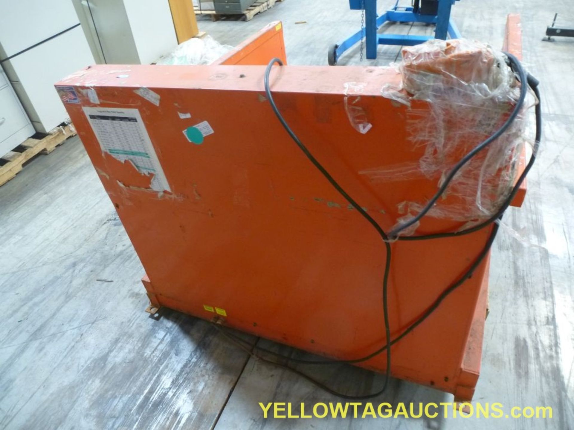 Presto Pallet Lift|51" W x 48" D x 40" H|Lot Loading Fee: $5.00 - Image 3 of 4