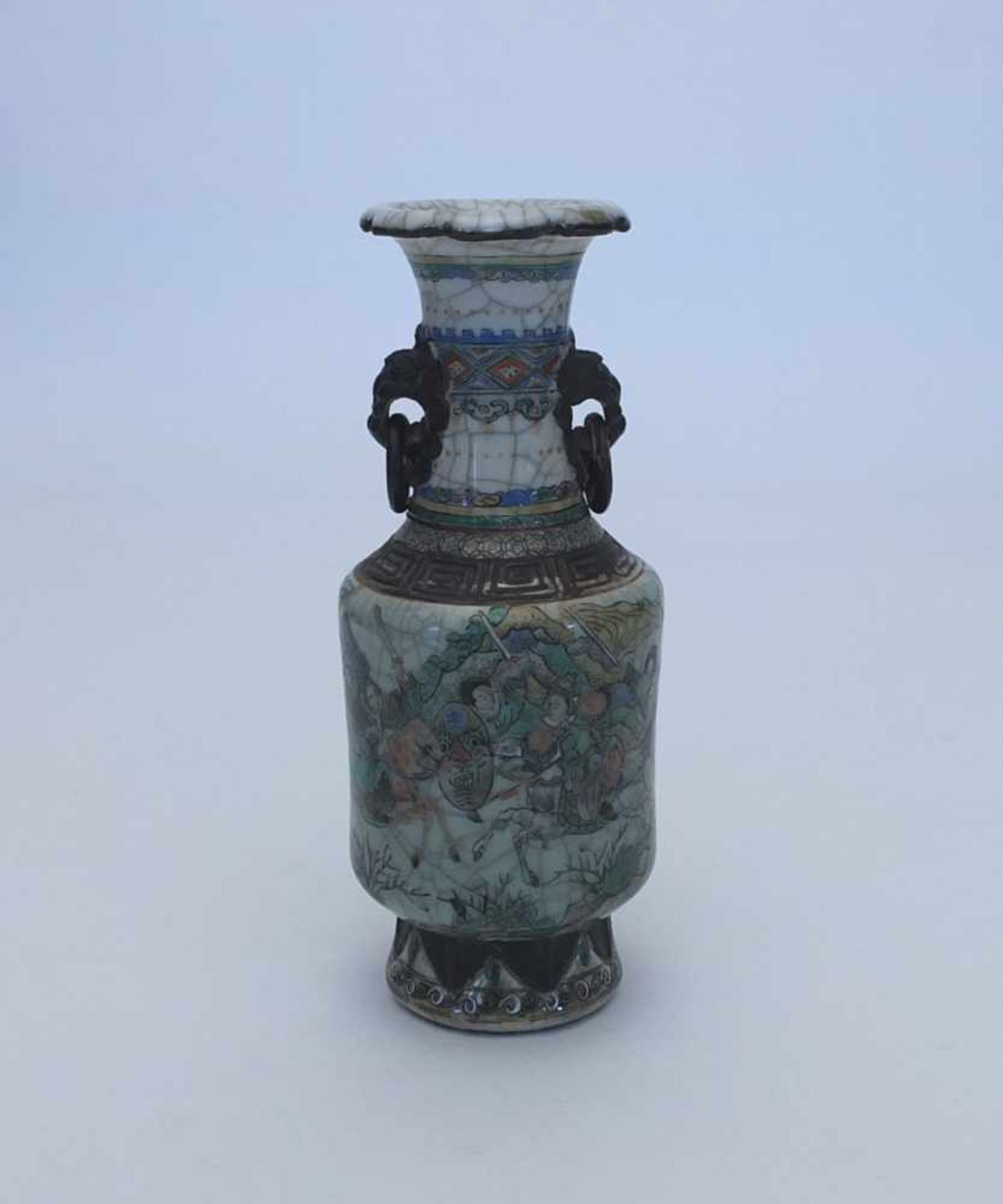 VASE, China, Marke Cheng huanian zhi (?), Porzellan, polychrom emailliert, Kunstkrakelee, braun