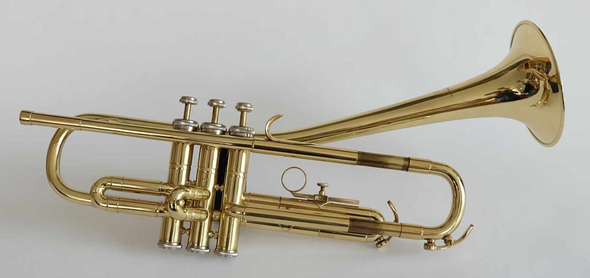 TROMPETE, Hersteller Jupiter K.H.S. Musical Instrument Co. Ltd./ Taipeh, Messing poliert, Tasten mit