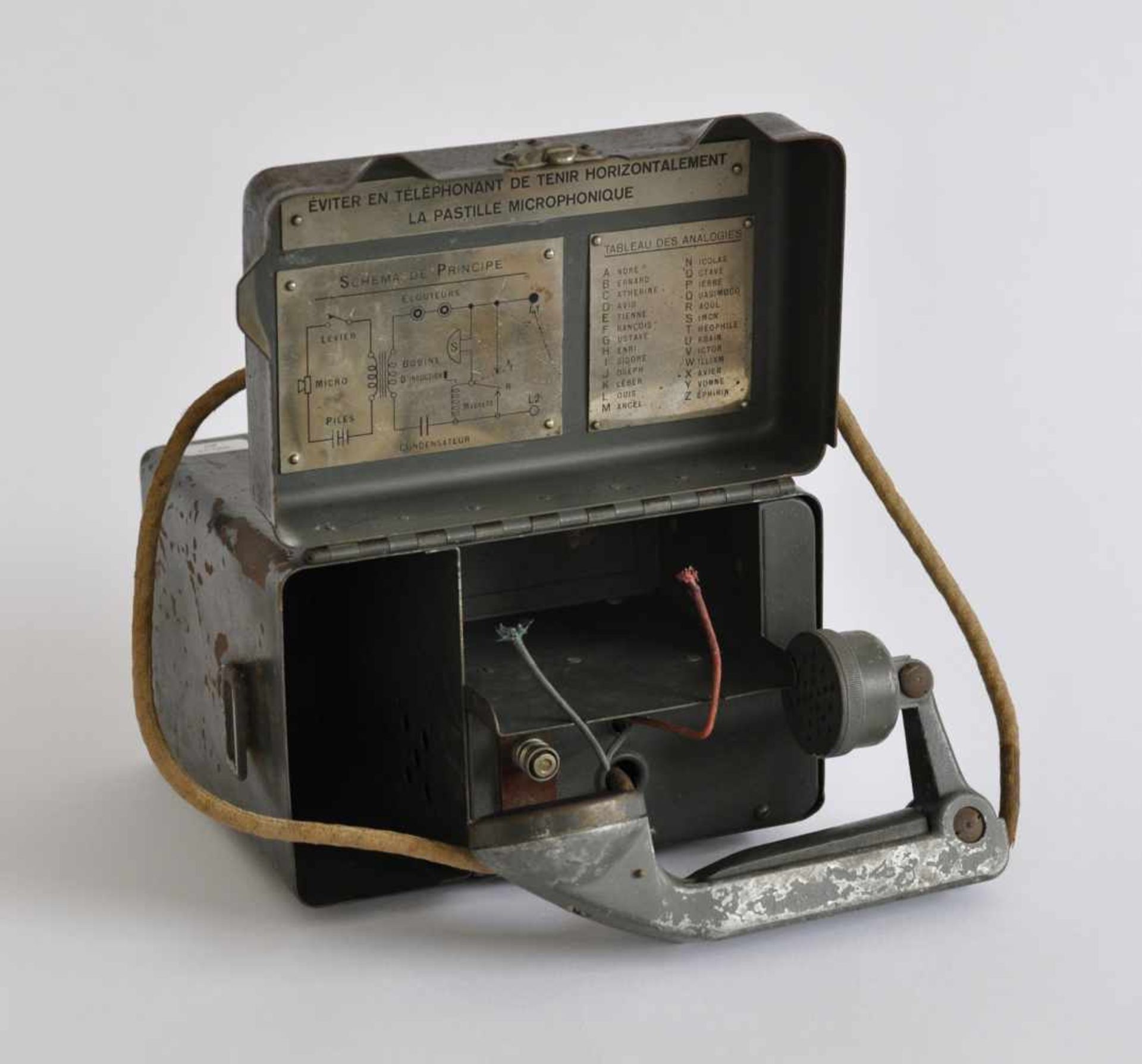 FELDTELEFON, Frankreich, Telegraphie Militaire, Typ Appareil Téléphonique T.M 1932, Seriennr. 11933,