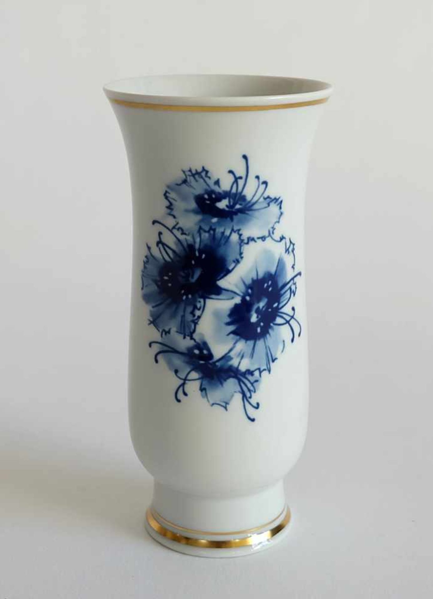 VASE, Staatliche Porzellan-Manufaktur Meissen, Entwurf Paul Börner, Dekor Blaue Blume, H 14,5 cm,