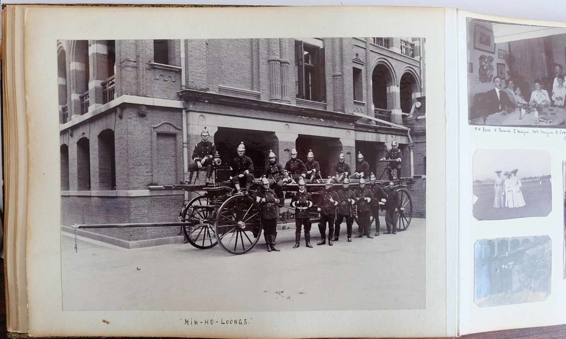 DEUTSCHES REICH, 2 Fotoalben, Shanghai, um 1900, Fotos des Militär- und Freizeitlebens eines - Image 5 of 7