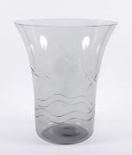 VASE, Rauchglas, beschliffen, Wellen- und Möwendekor, H 26, Entwurf Richard SÜSSMUTH, PENZIG,