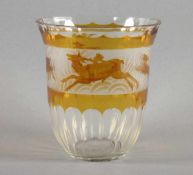 ART DECO-VASE, farbloses Glas, partiell gelb gebeizt, beschliffen, Fries mit Jagdmotiven, H 15,5,