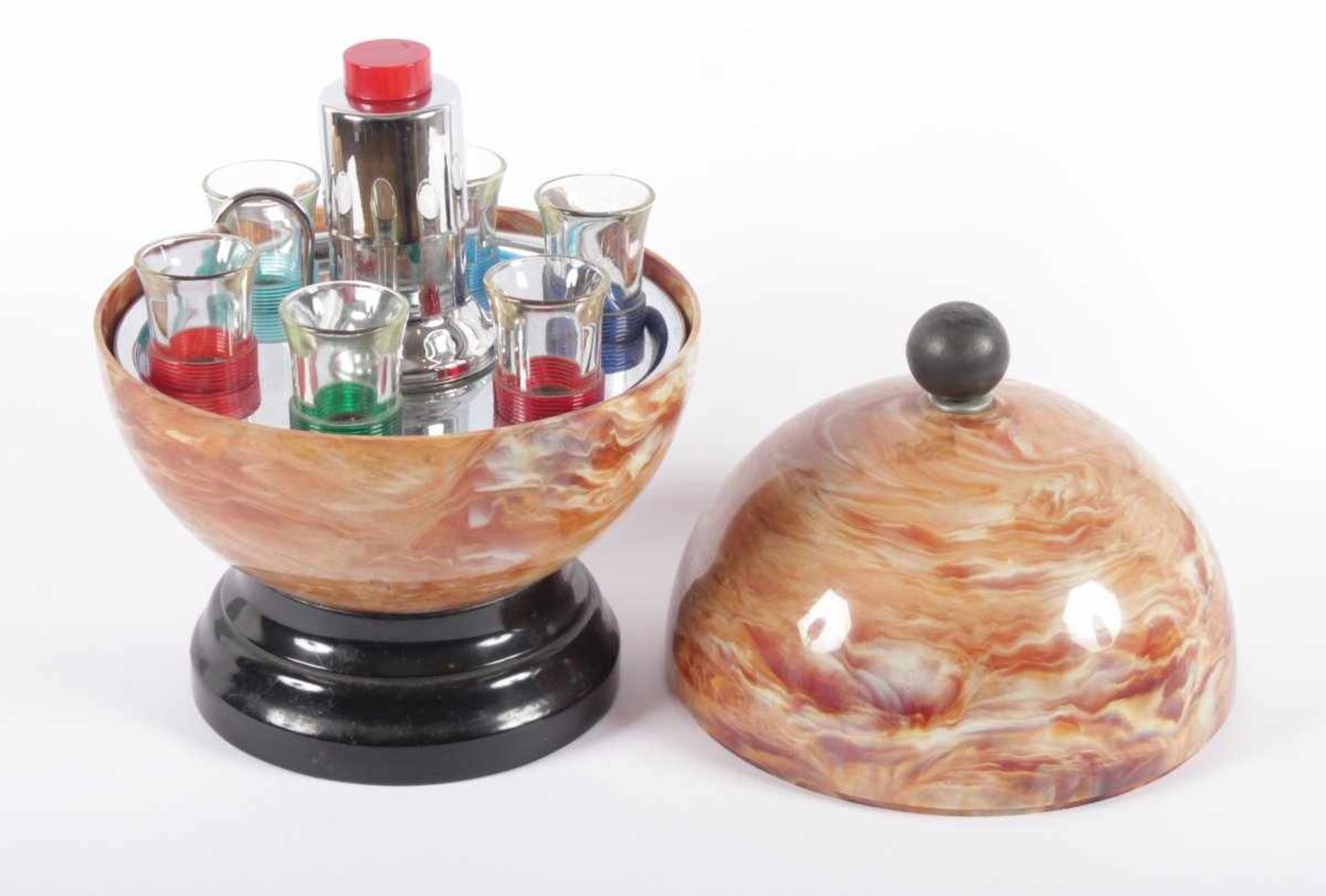 LIKÖRSET, Kunststoff, marmoriert, innen Glasflasche mit Pumpmechanismus und Hahn über drehbarer