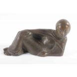 MODERNER BILDHAUER, 20.Jh., "Liegender", Bronze, L 25 22.00 % buyer's premium on the hammer price