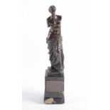 VENUS VON MILO, Bronze, H 18, Marmorsockel 22.00 % buyer's premium on the hammer price 19.00 % VAT