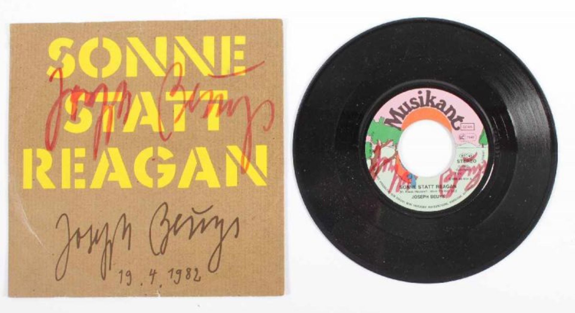 BEUYS, Joseph, Multiple "Sonne statt Reagan", Schallplatte, auf dem Cover in Rot handsigniert, 18