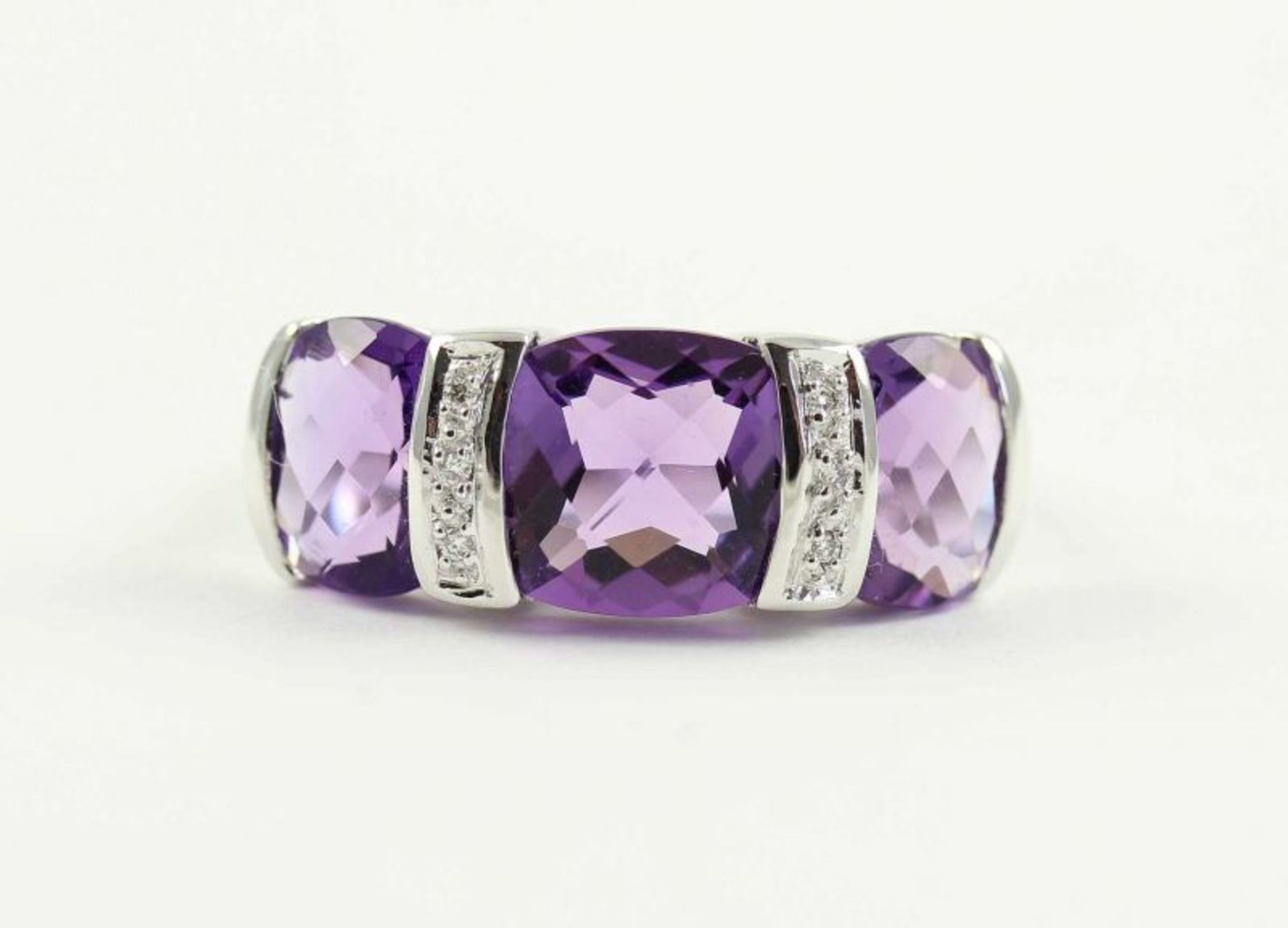 AMETHYSTRING, 585/ooo Weißgold, Amethyst von ca. 4,50 ct., Brillanten von zusammen ca. 0,02 ct., - Image 2 of 2