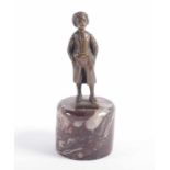 DEUTSCH, um 1920, "Junge", Bronze, H 7,5, Marmorsockel 22.00 % buyer's premium on the hammer price