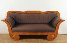 BIEDERMEIER-SOFA, Nuss-/Kirschbaum, intarsiert, min.besch., H 96, B 207, T 68, Polsterung