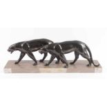 ART DECO-KAMINFIGUR, Paar Panther, Régule, bronziert, min.ber., L 65 (Marmorsockel) 22.00 % buyer'