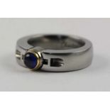 EDELSTAHLRING, besetzt mit einem Safircabochon, RG 48, 8,5g, EHINGER SCHWARZ 22.00 % buyer's premium