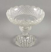 FUSS-SCHALE, farbloses Glas, Zierschliff, H 22, BACCARAT, 19.Jh. 22.00 % buyer's premium on the