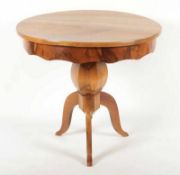 BIEDERMEIER-TISCH, Nussbaum, rest., H 68, Dm 74, DEUTSCH, um 1840 22.00 % buyer's premium on the