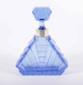 ART DECO-KARAFFE, farbloses Glas, blau getönt, Montur Silber 800/ooo, H 23,5, Stöpsel minst.best.,