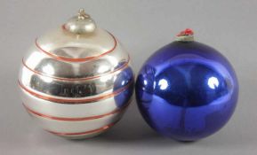 ZWEI CHRISTBAUMKUGELN, Glas, polychrom getönt, Metallöse, Dm bis ca. 16, DEUTSCH, um 1900 22.00 %