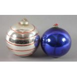 ZWEI CHRISTBAUMKUGELN, Glas, polychrom getönt, Metallöse, Dm bis ca. 16, DEUTSCH, um 1900 22.00 %