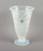 ART DECO-VASE, Opalinglas, H 25, VERLYS, um 1930 22.00 % buyer's premium on the hammer price 19.00 %