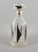 ART DECO-KARAFFE, farbloses Glas, partiell schwarz bemalt, Silbermontur, H 27, Stöpsel min.best.,