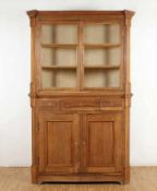 BIEDERMEIER-ECKSCHRANK, Eiche, zweitüriger und einschübiger Korpus mit zweitürigem Aufsatz, H 212, B