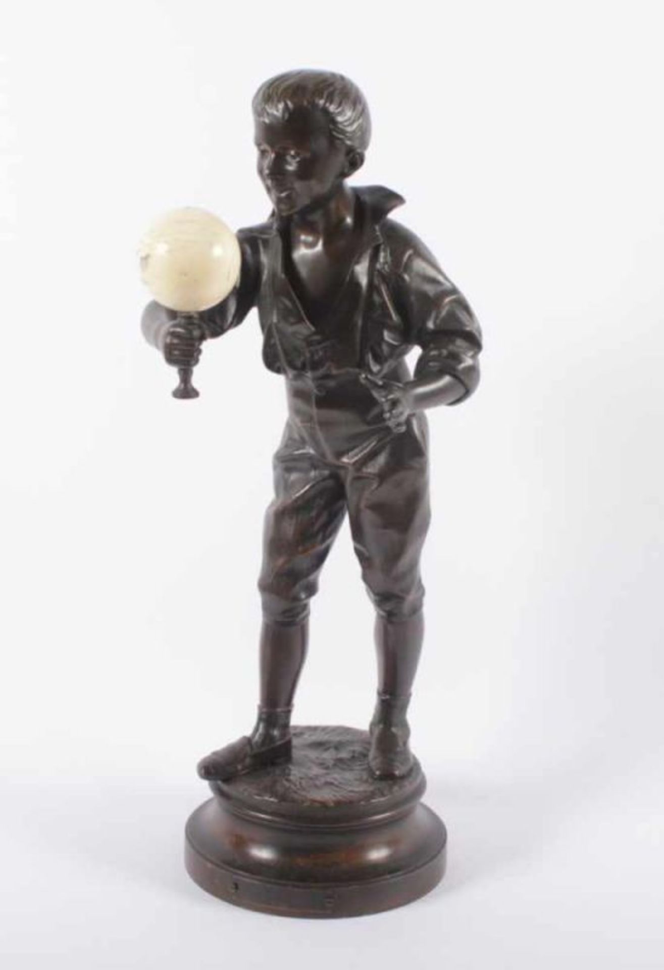 LAVERGNE, "Junge", Bronze, H 47, Elfenbeinkugel erg. 22.00 % buyer's premium on the hammer price