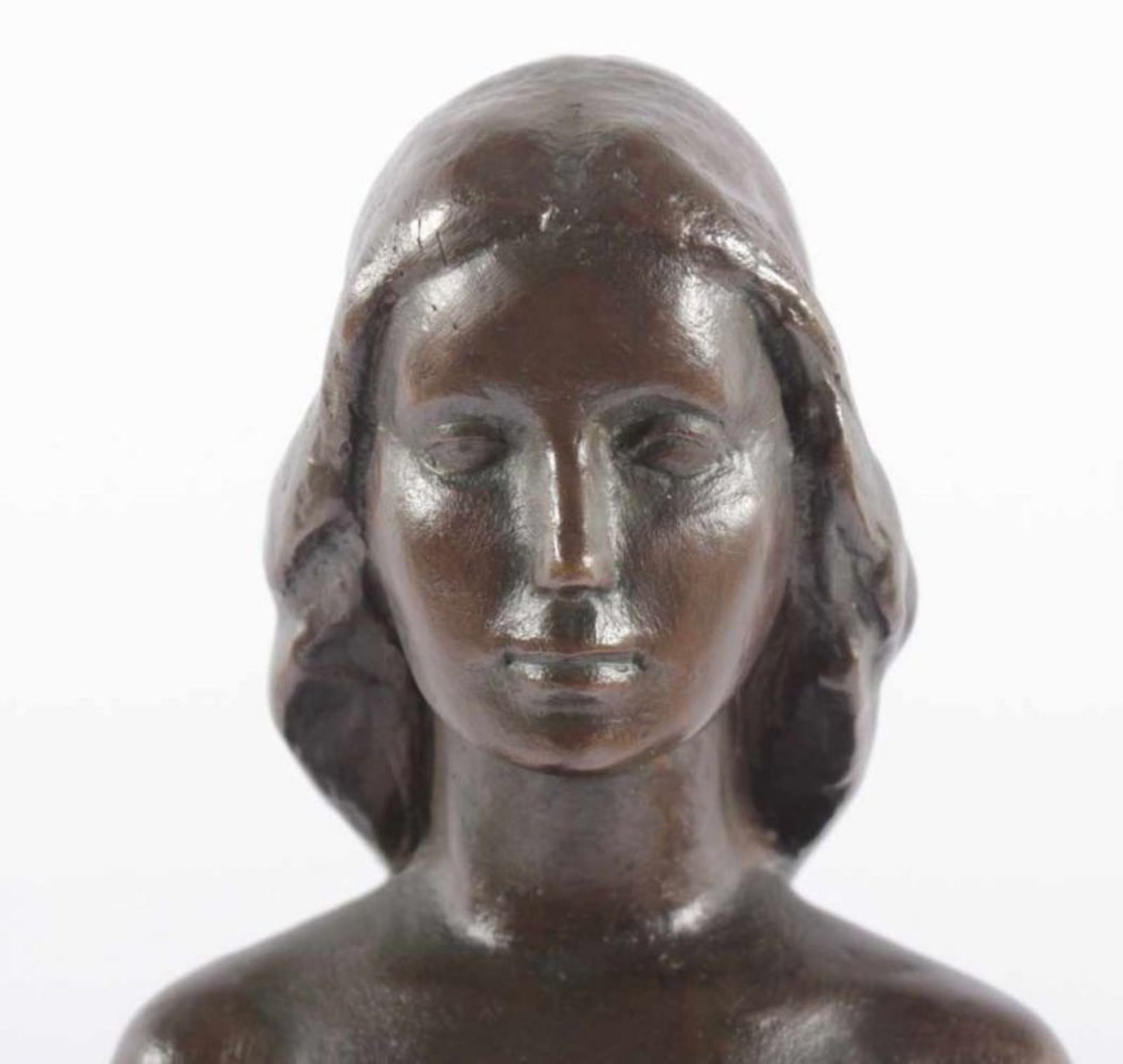 SPILKER, Heinz (*1927), "Stehendes Mädchen", Bronze, H 53, auf dem Sockel signiert und datiert 1913, - Bild 3 aus 5
