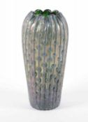 JUGENDSTIL-VASE, farbloses Glas, grün getönt, irisierend, H 20, wohl KRALIK, BÖHMEN, um 1900 22.00 %