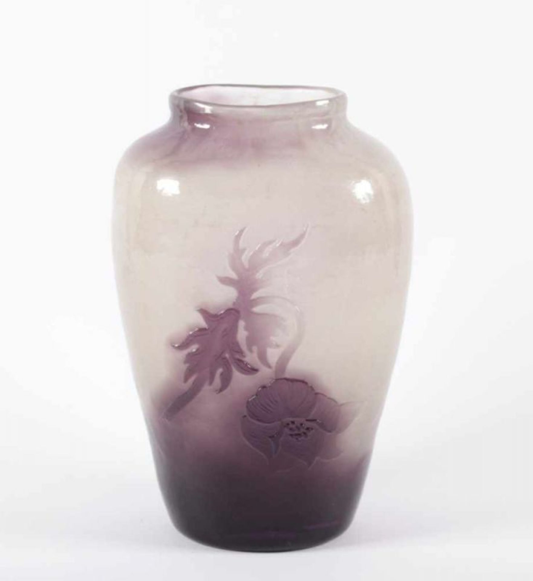 JUGENDSTIL-VASE, graustichiges Glas, partiell violett getönt, feuerpoliert, violett überfangen, - Bild 2 aus 2