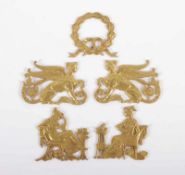 FÜNF EMPIRE-BESCHLÄGE, Bronze, vergoldet, zwei Musen, zwei Sphingen und ein Lorbeerkranz, L bis 6,