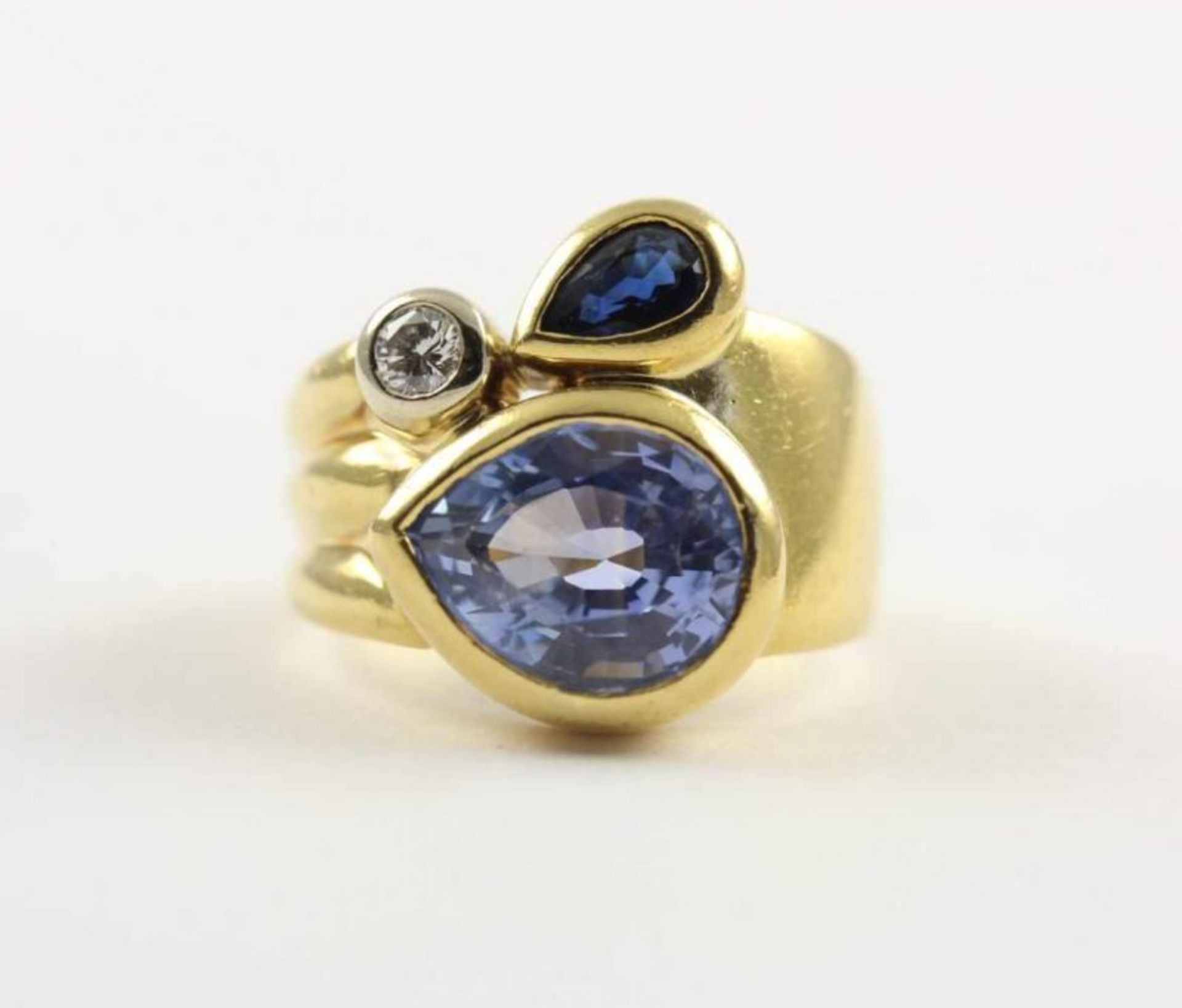 DESIGNER-RING, 750/ooo Gelbgold, Safirtropfen, Brilliant 0,15ct, RG 52, 11,9g, signiert MANFREDI