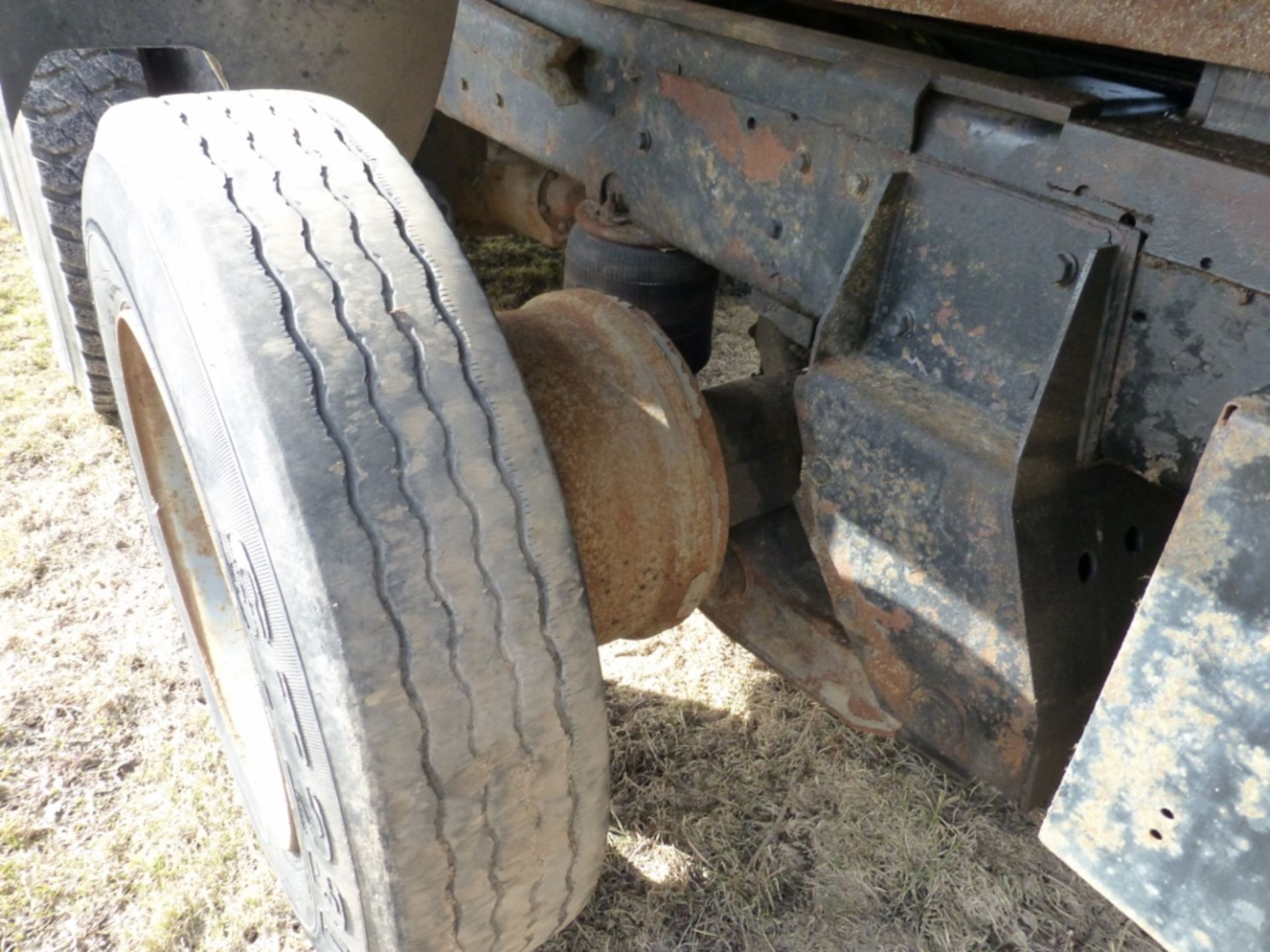 1992 Ford L9000 dump truck - Image 11 of 28