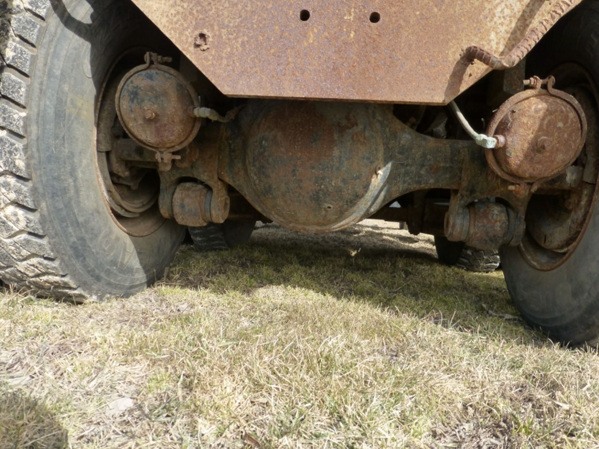 1992 Ford L9000 dump truck - Image 16 of 28