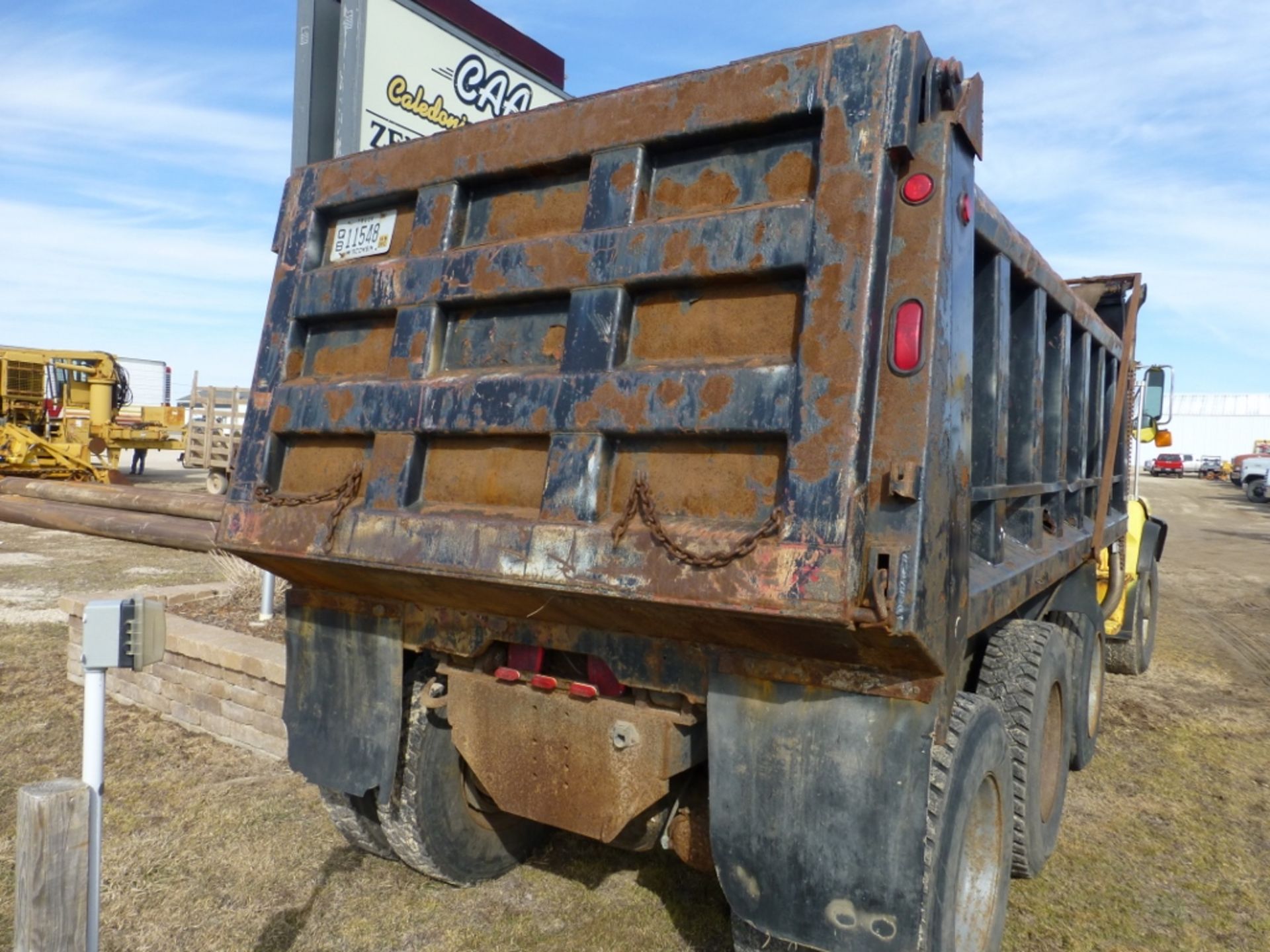 1992 Ford L9000 dump truck - Image 15 of 28