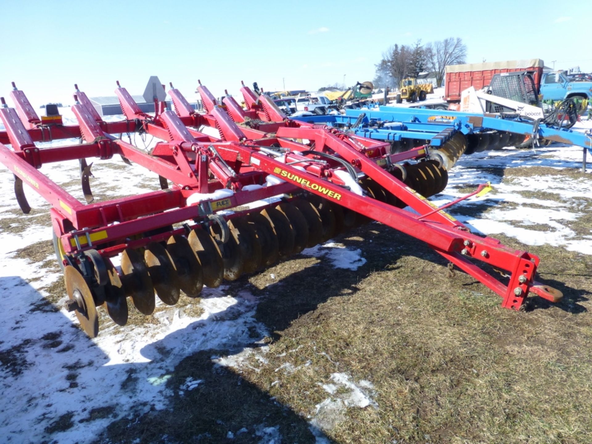 Sunflower 4213, 13 shank coulter-chisel plow