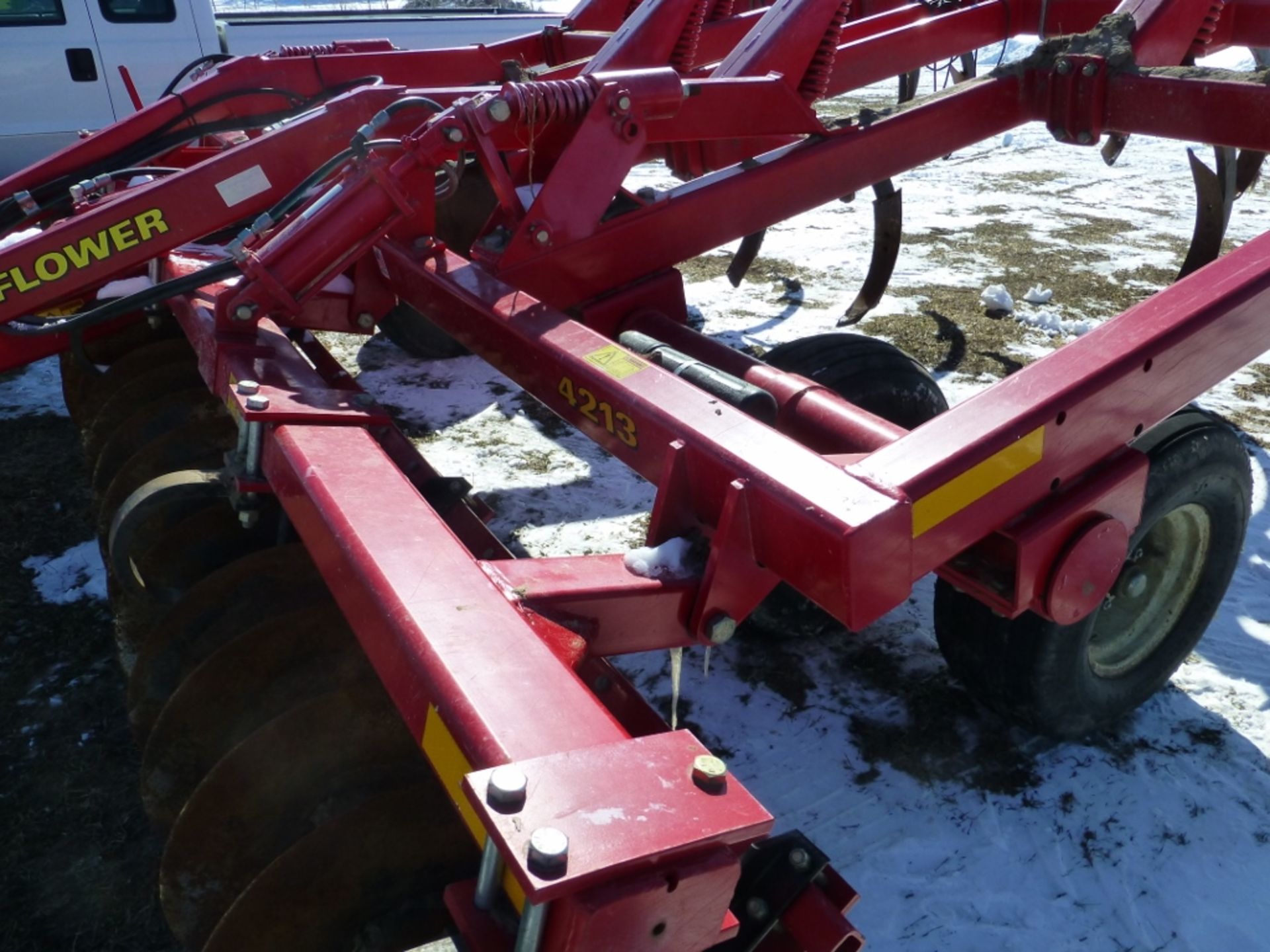 Sunflower 4213, 13 shank coulter-chisel plow - Image 6 of 11