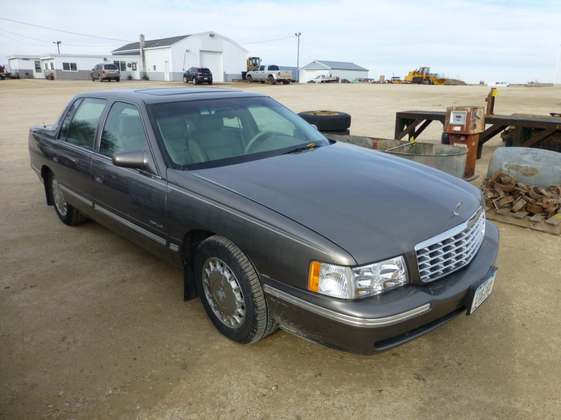 1998 Sedan Cadillac Deville