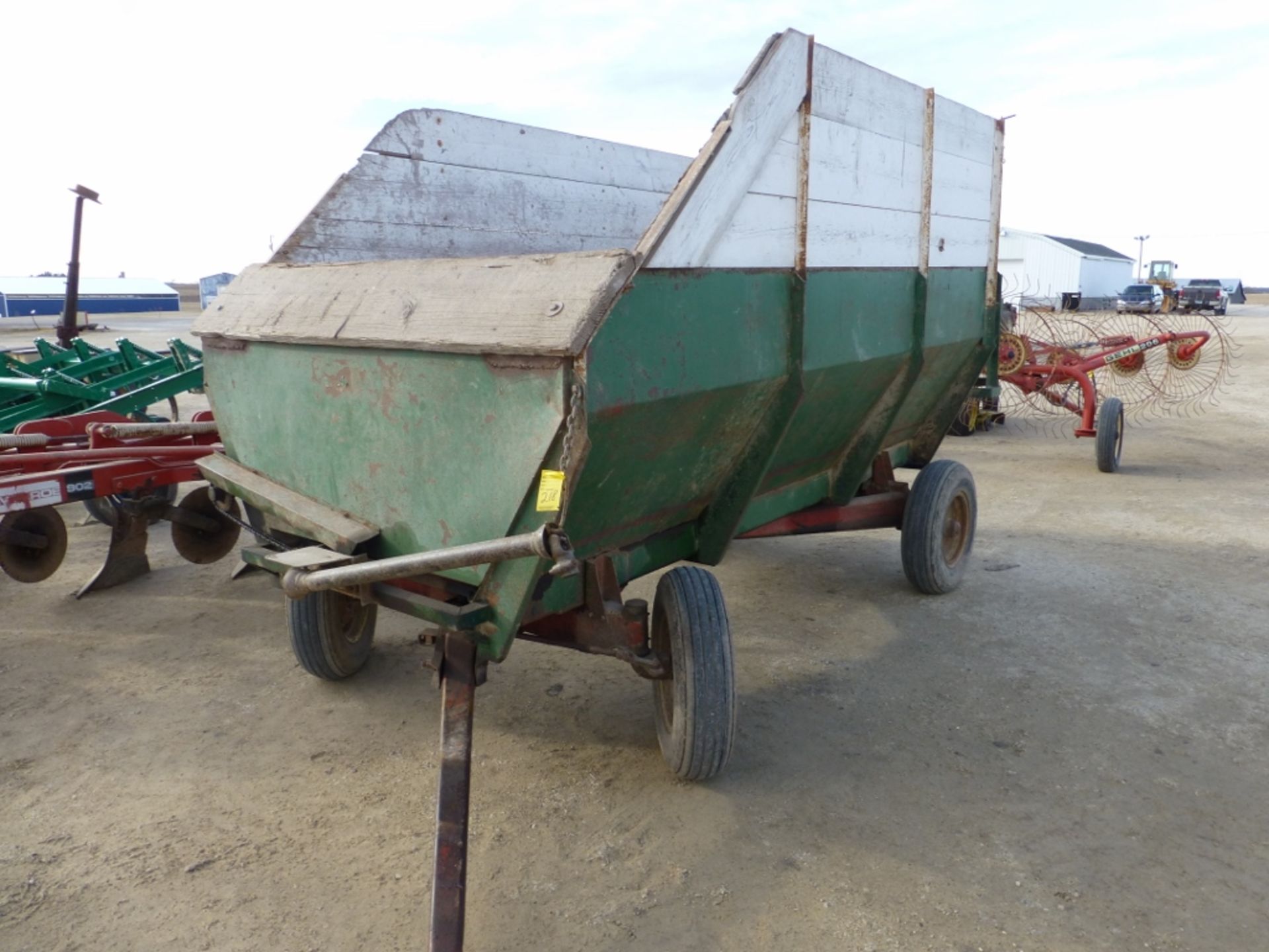 Barge box unloader, single apron