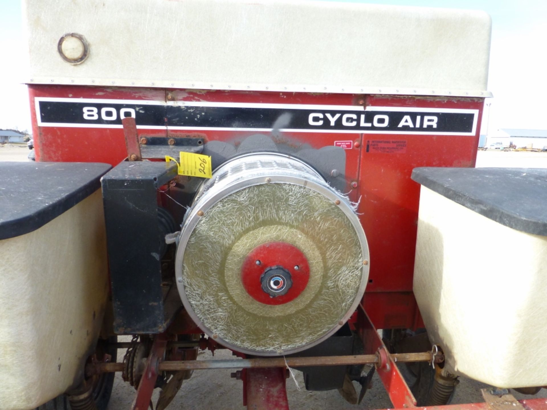 International 800 CycloAir planter - Image 3 of 14