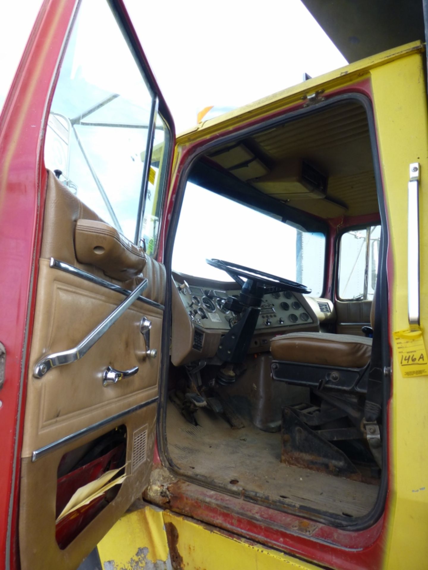 1992 Ford L9000 dump truck - Image 5 of 28